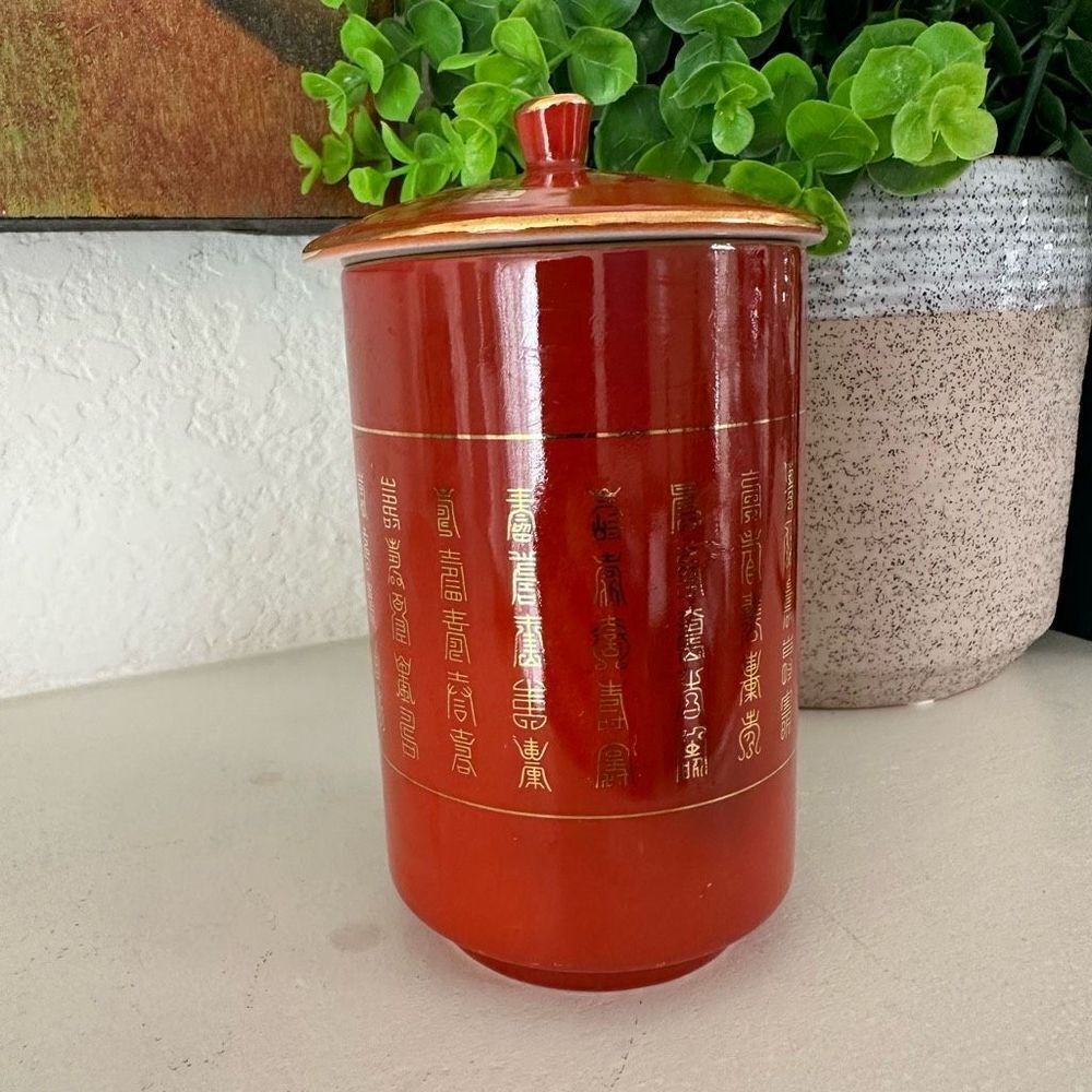 Red Chinese teacup with lid